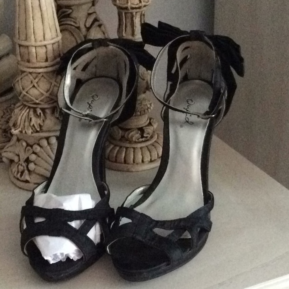 Shoes - Picture 2 of 3